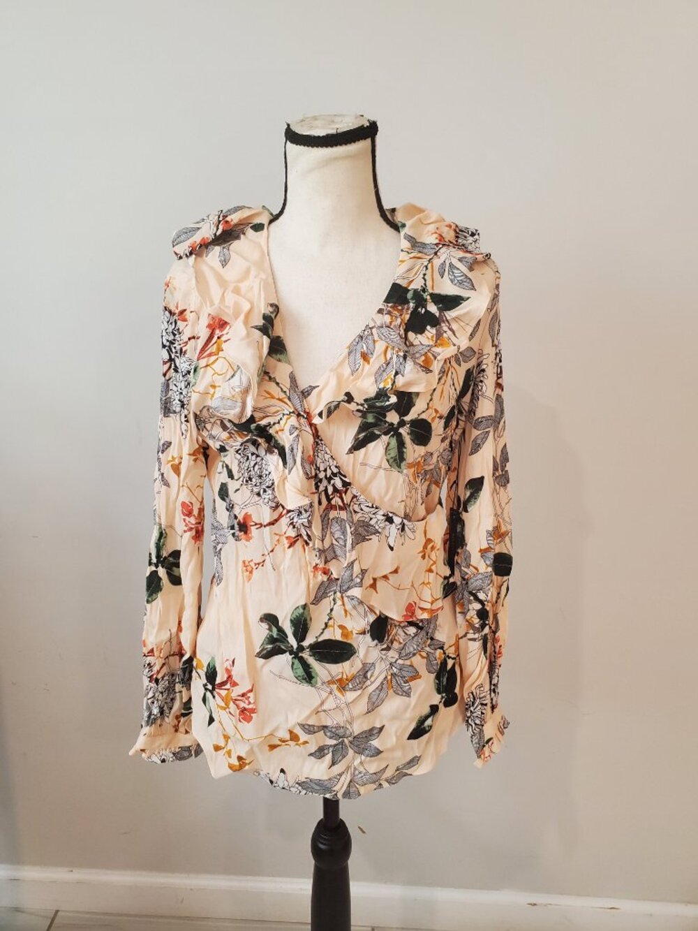 MaxSport Floral Ruffle V-Neck Blouse NWT Size XS